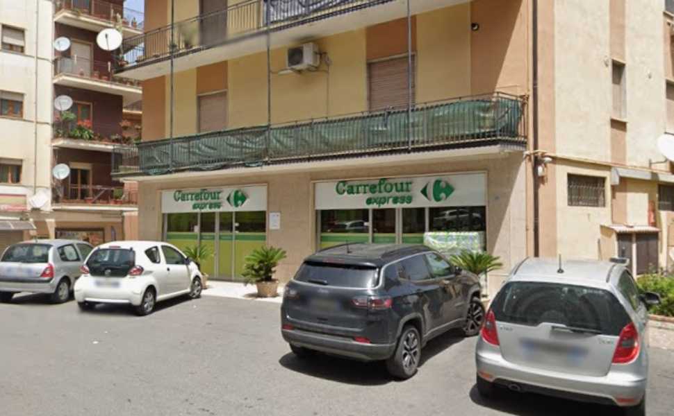Paura a Cassano Jonio: tentata rapina ad un supermercato e un colpo di pistola esploso 52 tentata rapina supermercato carrefour cassano jonio 01