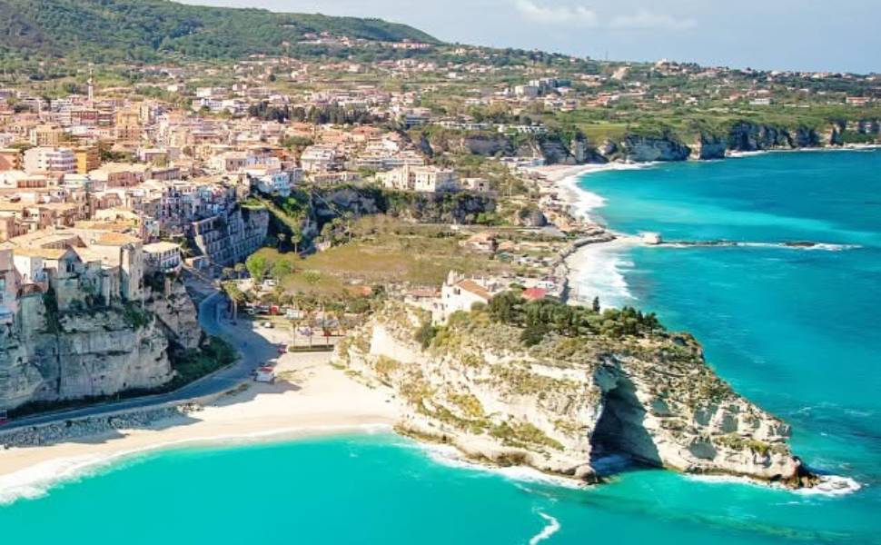 tropea sindaco Macrì - mala movida 2
