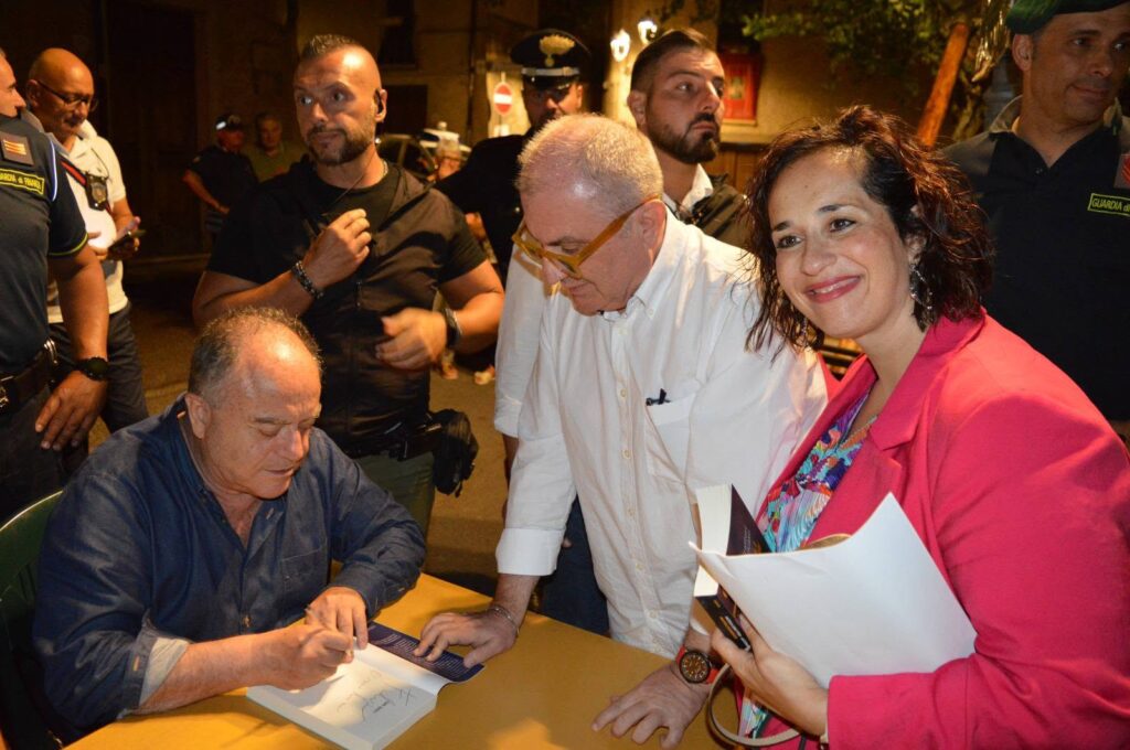 Gratteri a Casali del Manco: «La legge sui tossicodipendenti detenuti è indulto mascherato» 52 gratteri-sindaco casali del manco