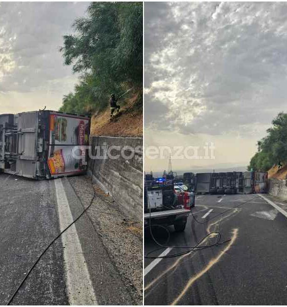 Paura sulla A2 tra Frascineto e Firmo: camion si ribalta sulla carreggiata, autista ferito 56 A2-incidente-frascineto-firmo-camion-si-ribalta
