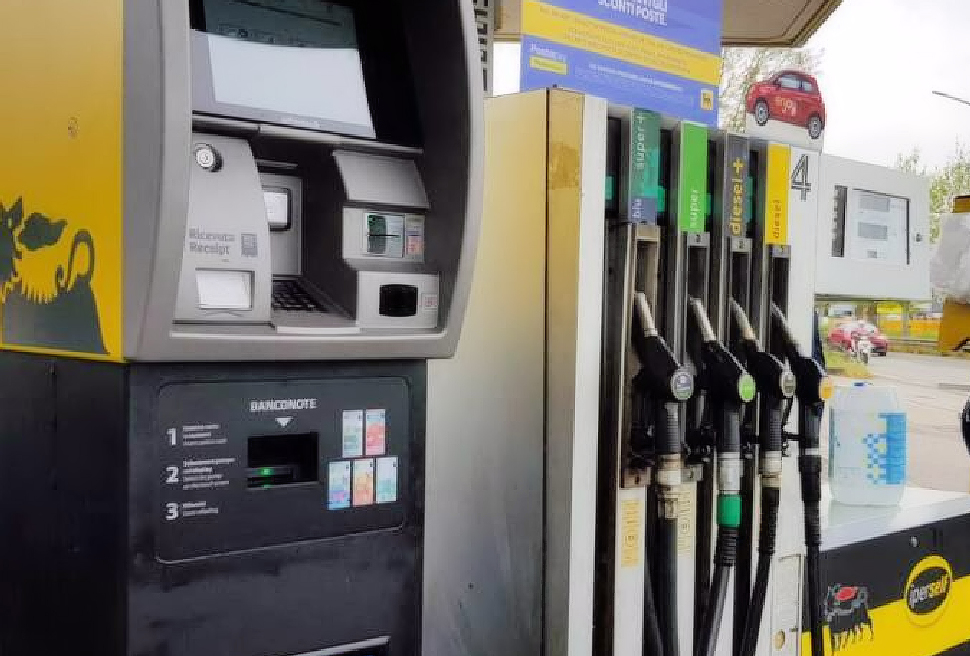 Furto da 10mila euro alla stazione di rifornimento Agip di Corigliano. Scassinate le casse Self service 94 Agip Casse SelF Service