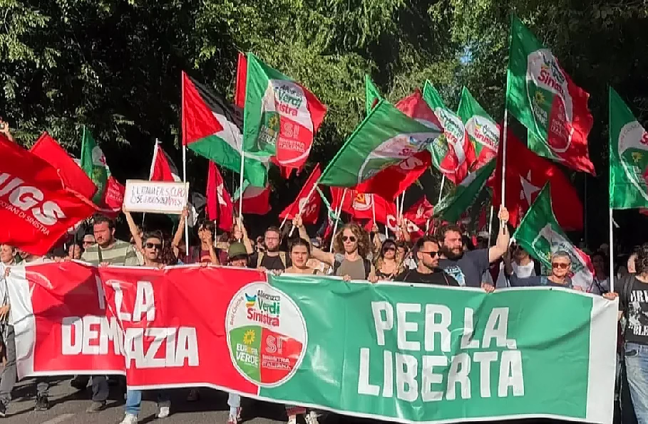 Cosenza, AVS boccia la giunta Caruso: «Pochi fatti, ambiente penalizzato e Città Unica sprecata. No alla ricandidatura blindata» 52 Alleanza verdi e sinistra corteo