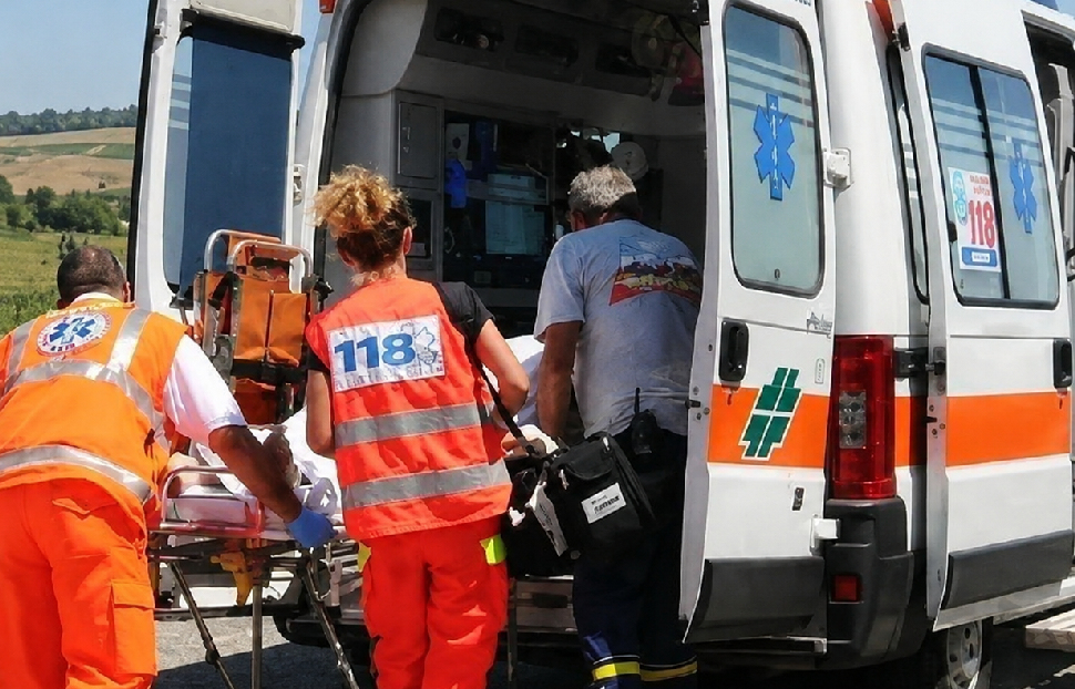 Ambulanza 118 gravissimo incidente statale 18