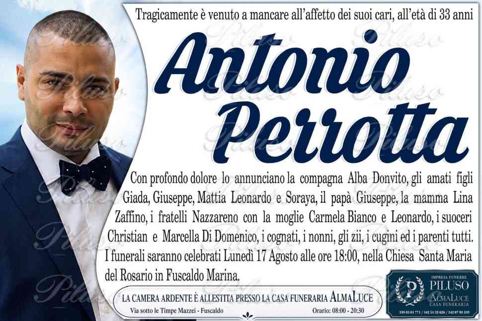 Antonio Perrotta, oggi i funerali del 34enne aggredito fuori dalla discoteca. A Fuscaldo proclamato il lutto cittadino 52 Antonio Perrotta manifesto funebre
