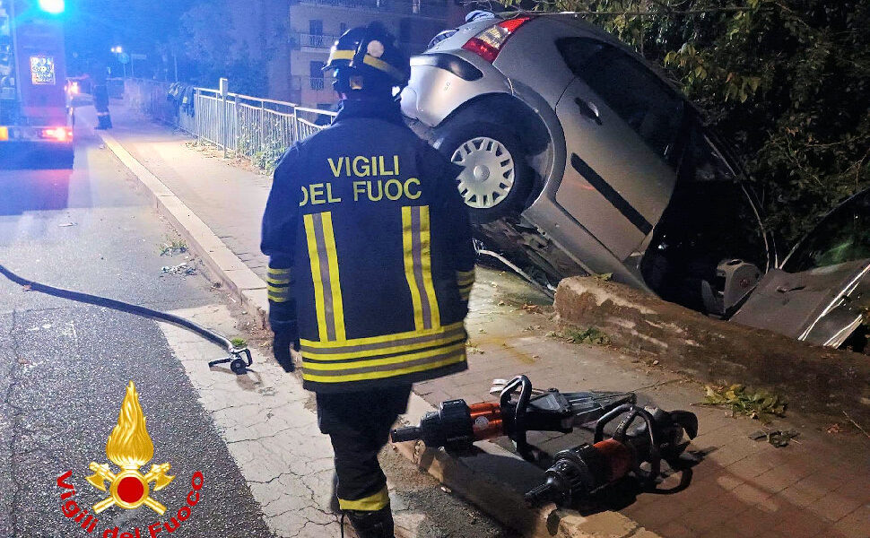 Auto C3 incidente giardino