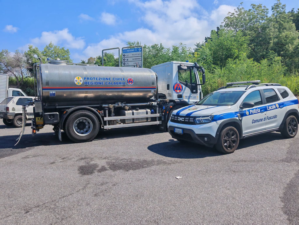 Acquedotto colabrodo: 5 rotture in 20 giorni. Acquappesa, Guardia e Fuscaldo senz'acqua, disagi e proteste 52 Autobotte Comune di Fuscaldo