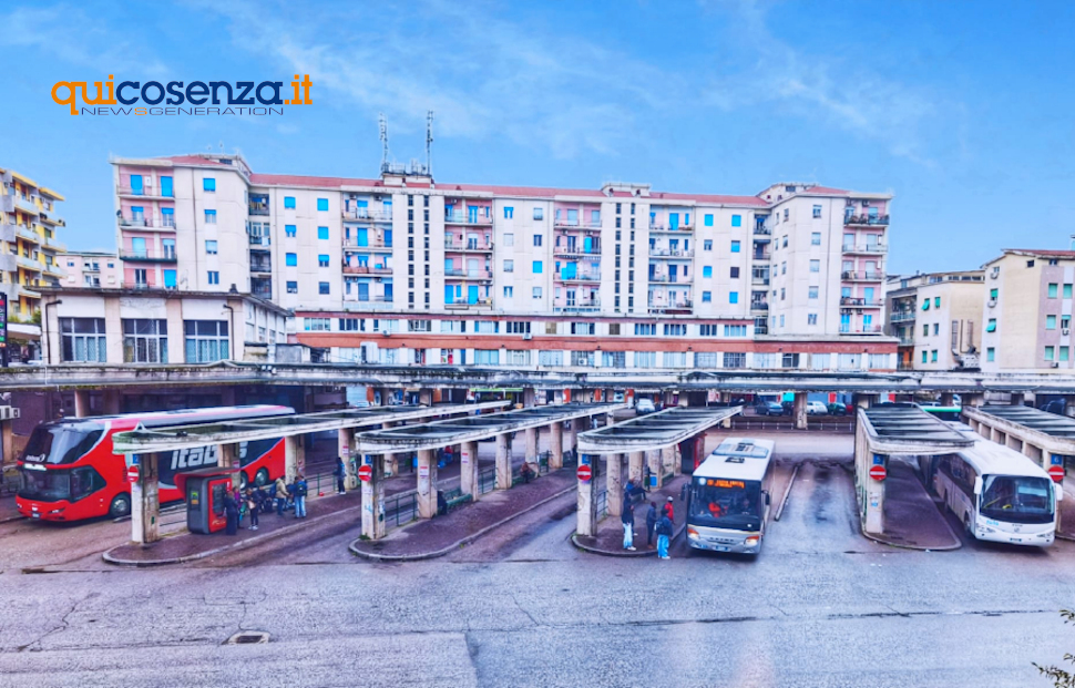 Cosenza, aggressione in pieno giorno all'Autostazione: «nessuno è intervenuto, tutti stavano a guardare» 51 Autostazione di Cosenza aggressione
