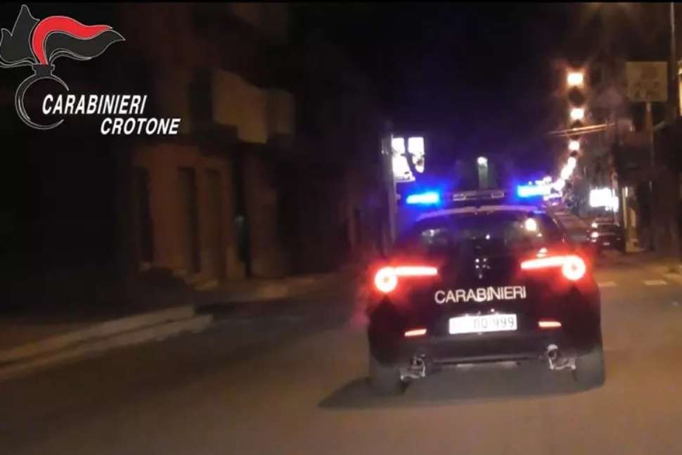 Prima la lite in famiglia, poi aggredisce i carabinieri: in manette un uomo 213 lite_aggredisce carabinieri