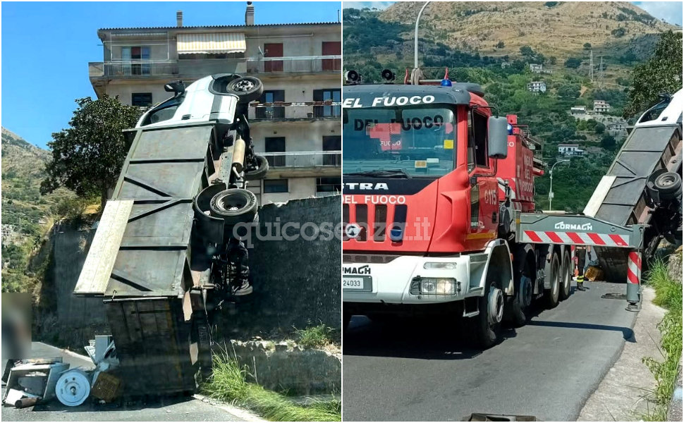 Cetraro autocarro si ribalta