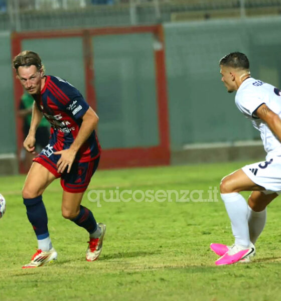 Incubo Cosenza Calcio: disastro difensivo inziale e beffa al 95'. Il Potenza vince 2 a 1, rossoblu a zero punti 56 Cosenza Calcio Potenza