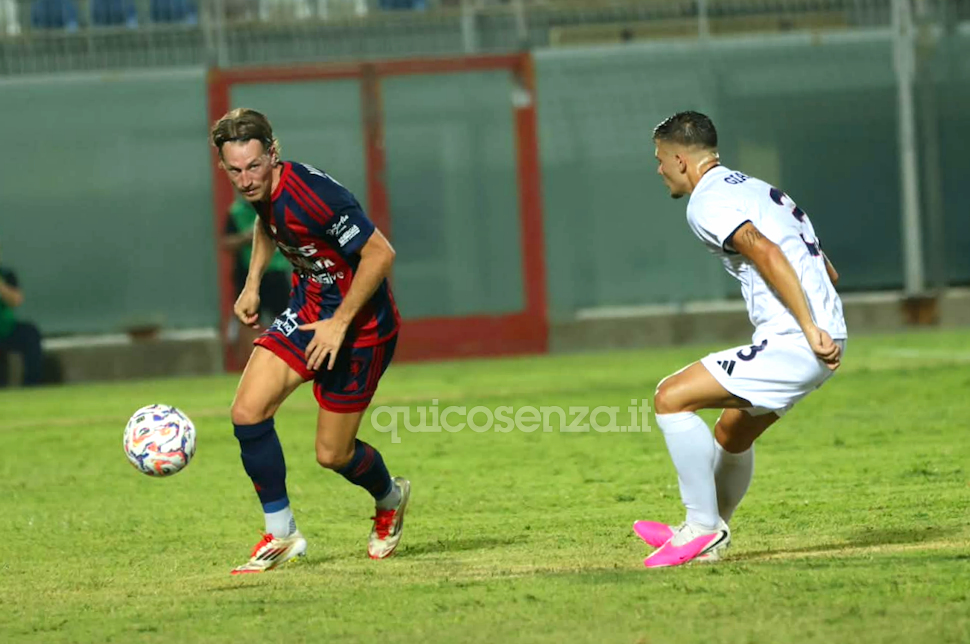 Incubo Cosenza Calcio: disastro difensivo inziale e beffa al 95'. Il Potenza vince 2 a 1, rossoblu a zero punti 51 Cosenza Calcio Potenza