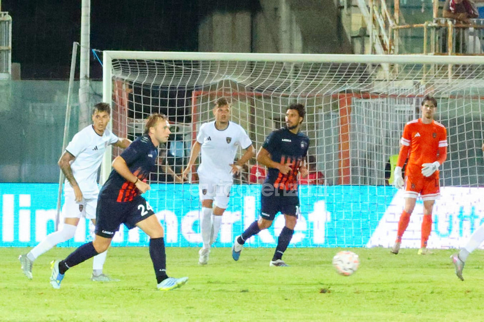 Coppa Italia, al Cosenza Calcio il derby contro il Crotone: 2 a 0 firmato nella ripresa da Achour e Pozzi 53 Crotone Cosenza Calcio_02
