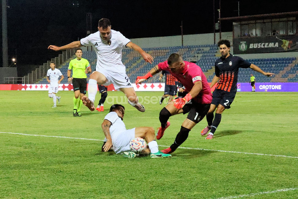 Coppa Italia, al Cosenza Calcio il derby contro il Crotone: 2 a 0 firmato nella ripresa da Achour e Pozzi 52 Crotone Cosenza_05