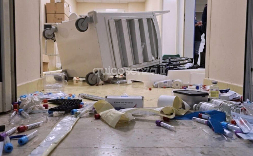 Devasta il pronto Soccorso di Cosenza 2