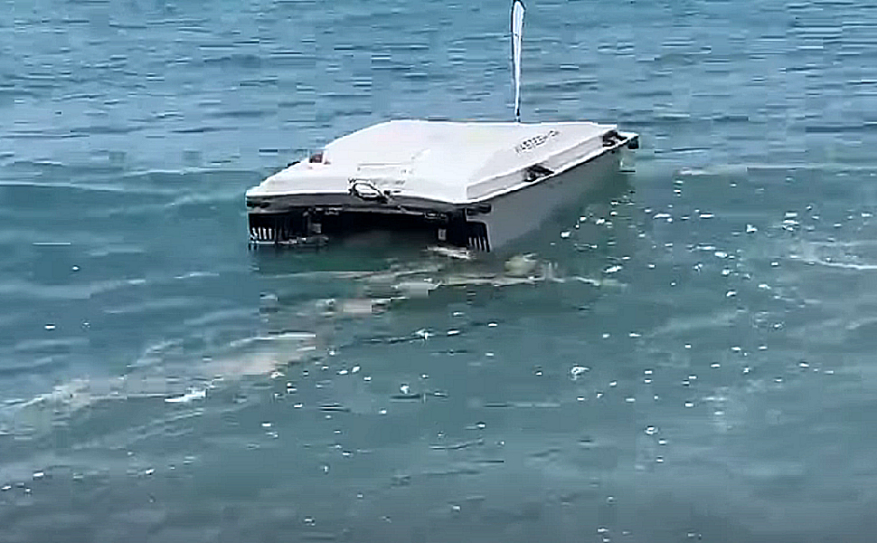 Mare in Calabria, Arpacal in campo anche con un drone acquatico: rimuove le schiume superficiali - VIDEO 52 Drone marino pulizia mare schiuma