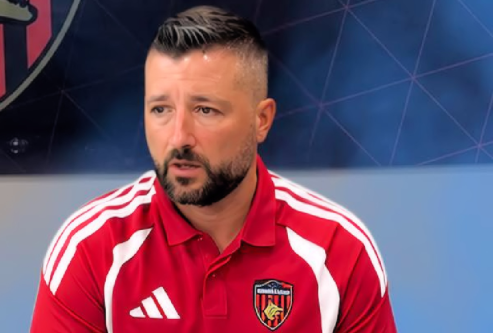 Cosenza Calcio, mister Coppitelli «Non cerco alibi, Il mio compito è trovare soluzioni. Lavoriamo al mercato H24» 52 Federico Coppitelli allenatore Cosenza press conference