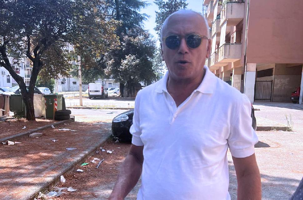 Decoro urbano, Blitz del Sindaco a Via Popilia e Vaglio Lise: «Chi è pagato per i servizi di pulizia faccia il proprio dovere» 51 Franz Caruso Sindaco di Cosenza