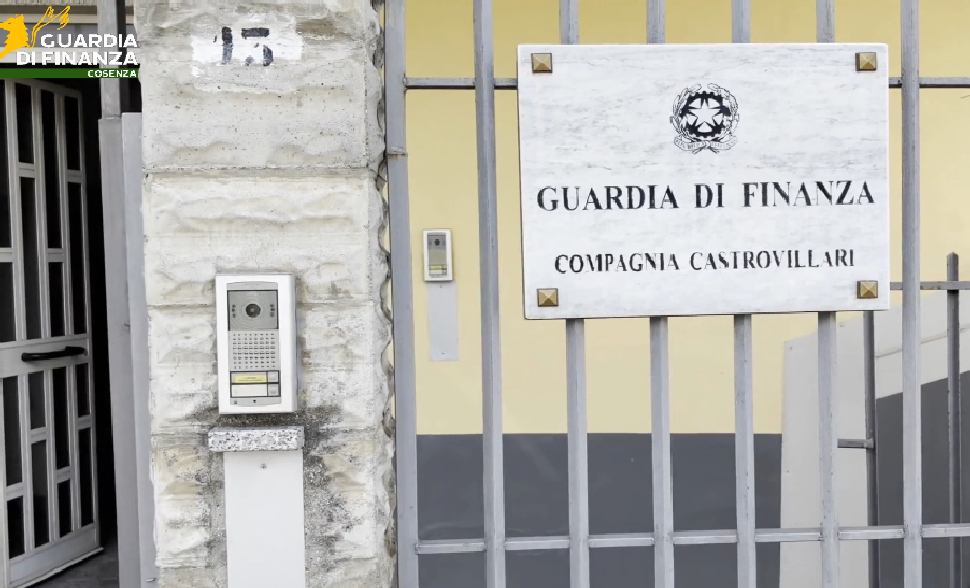 Castrovillari, incassa la pensione del padre morto da 7 anni e casa popolare occupata: coniugi nei guai 52 GDF Castrovillari