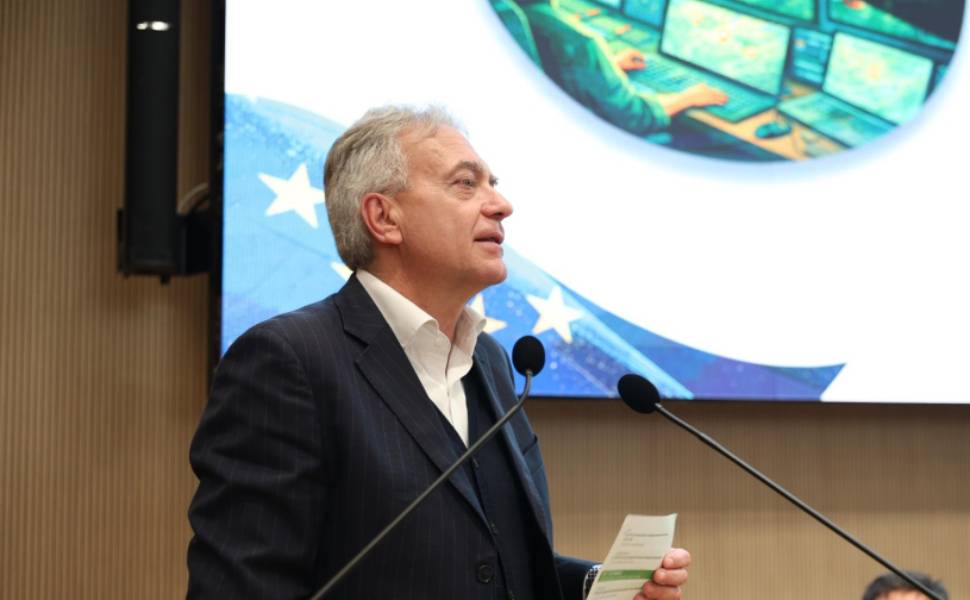 Calabria, dalla Regione 25 milioni di euro per 170 interventi su strade e infrastrutture rurali 53 Gianluca Gallo