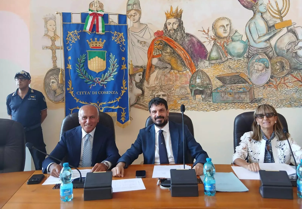 Comune di Cosenza, PD nel caos e maggioranza spaccata. Fratelli d'Italia attacca: «Caruso faccia un passo indietro» 52 Giuseppe D'Ippolito Caruso Comune di Cosenza