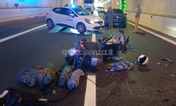 Grave-incidente-moto-A2-Mormanno-campotenese-galleria-Centauro