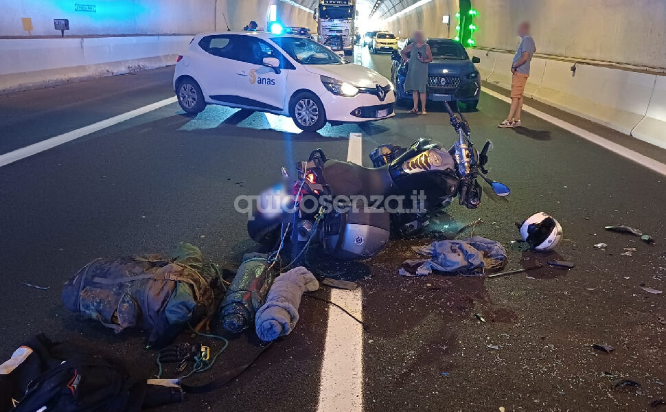 Grave-incidente-moto-A2-Mormanno-campotenese-galleria-Centauro