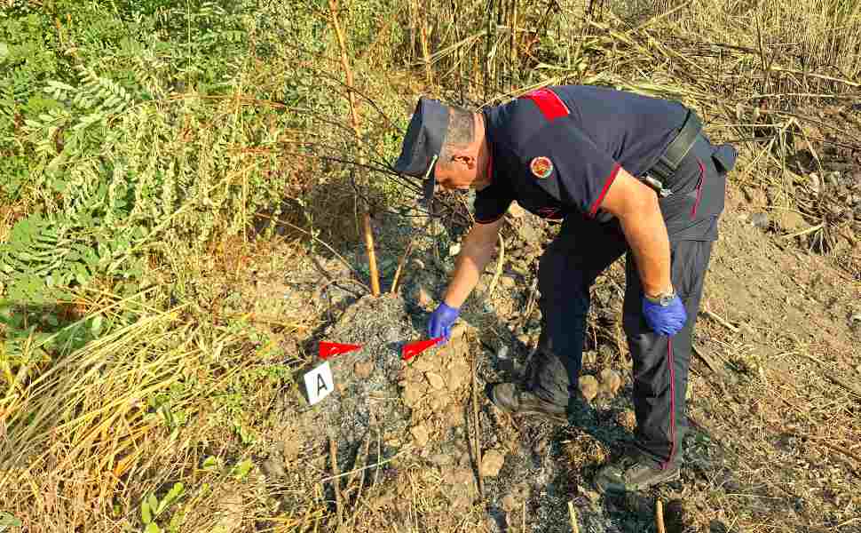 Rende, appicca fuoco in oltre 2mila metri quadri di verde e scappa: "pizzicato" dai droni e denunciato - VIDEO 52 fuoco_Rende