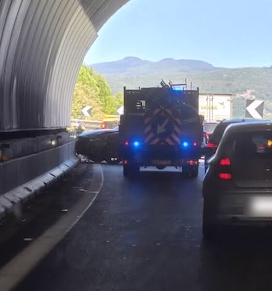 Incidente sulla A2 tra Altilia e Rogliano. Tamponamento tra 2 auto provoca lunghe code in direzione Nord 56 Incidente A2 Rogliano