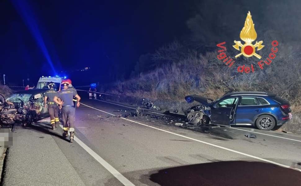 Ennesima tragedia sulla SS 106, incidente tra auto e moto: un morto e 3 feriti 215 Incidente SS 106