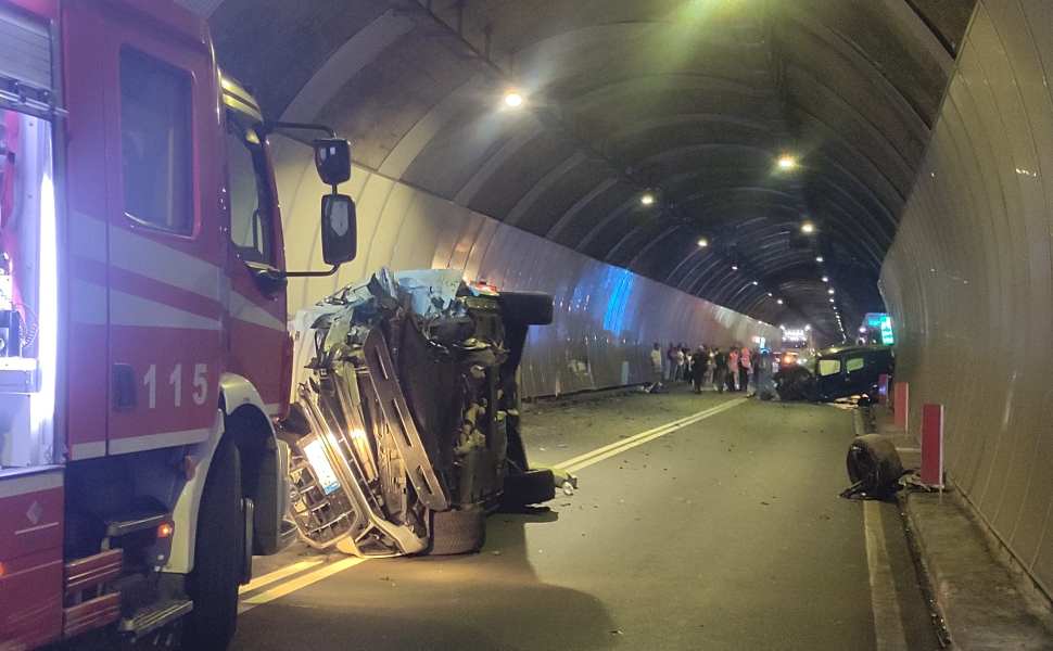auto si ribalta_galleria Limina