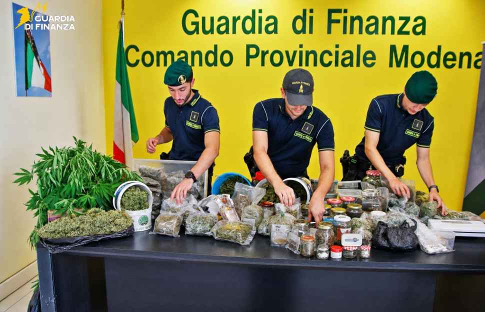 Maxi sequestro droga e wax 2