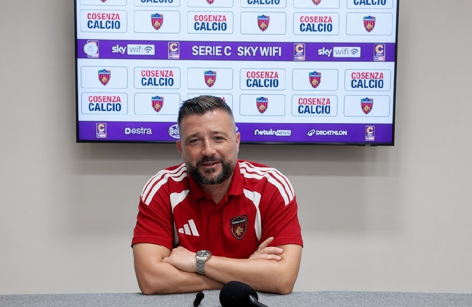 Cosenza Calcio, Coppitelli lancia i giovani ma avverte: «hanno qualità, ma servono innesti per una serie C lunga e difficile» 52 Mister Federico Coppitelli Allenatore Cosenza Calcio