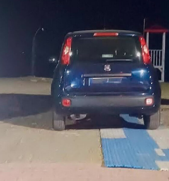 L’alibi dei 5 minuti sul parcheggio per disabili. «Pagate senza chiamare il sindaco»: la risposta all'inciviltà di Flavio Stasi 56 Multa auto parcheggio