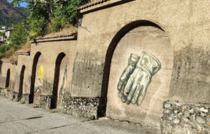 I murales di Morano Calabro: la "Street Art" che riqualifica il Borgo del Pollino tra identità e territorio 54 Murales Morano mano