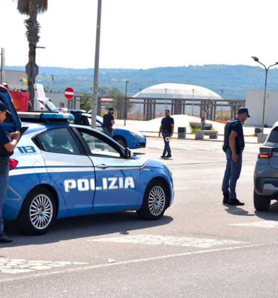 Truffano un anziano e gli svaligiano la casa: identificati e arrestati 4 giovani rumeni. Erano fuggiti all'estero 56 Polizia banda sgominata truffano un anziano