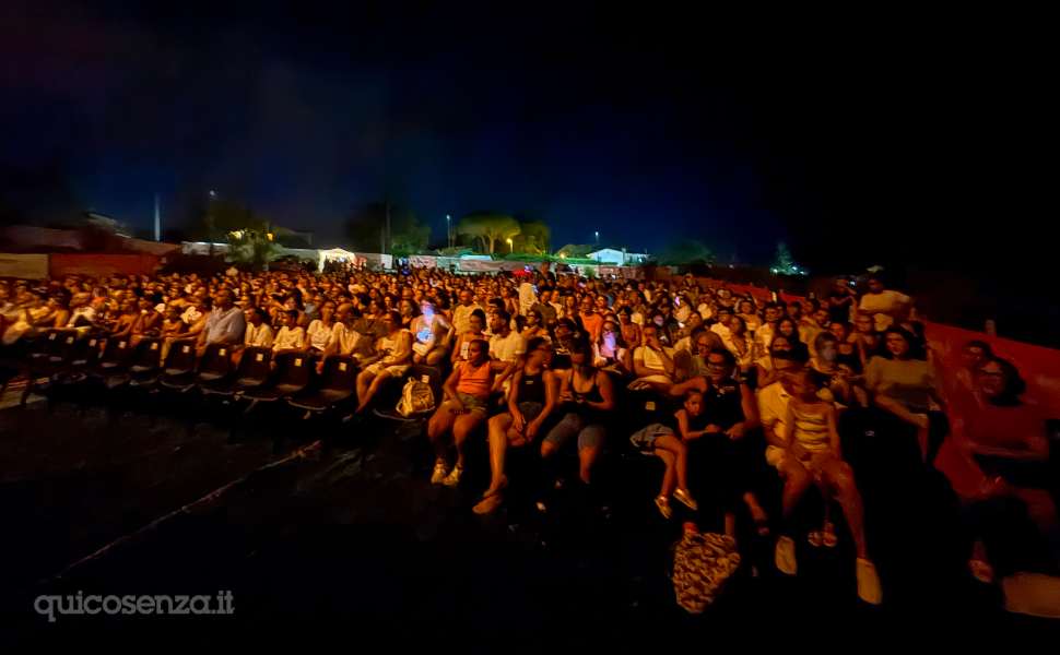 L'energia pop di Aiello inaugura l'Arcella Open Air: una prima serata tra musica, radici e sentimenti 53 Platea Aiello