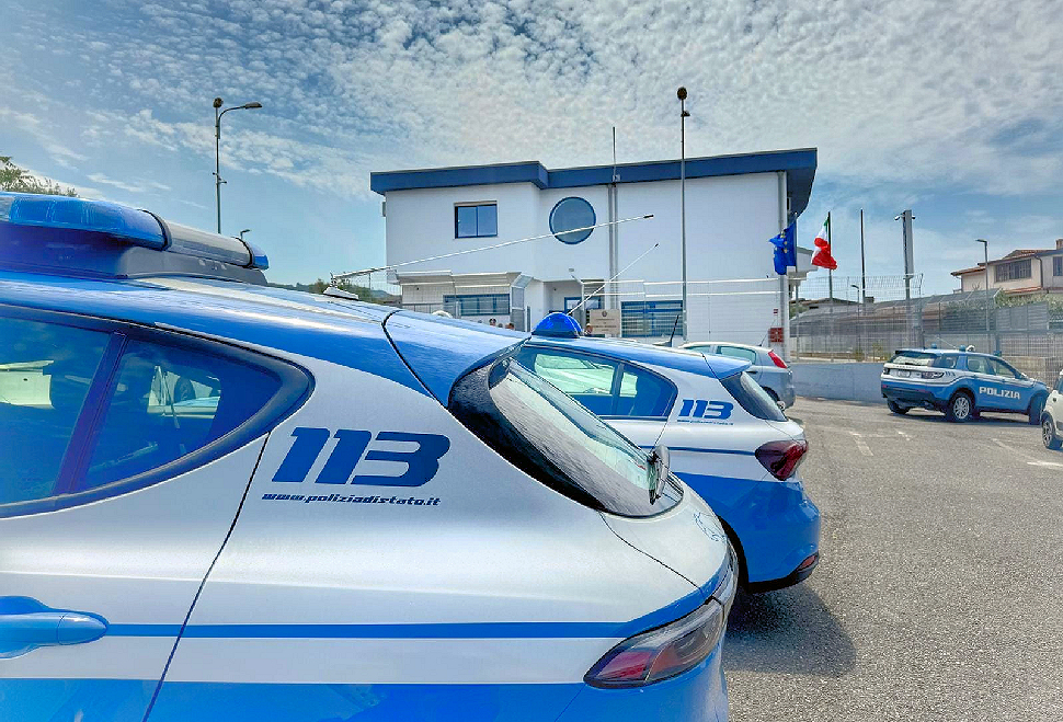 Spaccio sull'Alto Tirreno Cosentino, blitz a Belvedere Marittimo. Droga in dosi e 20mila euro in contanti: arrestato 89 Polizia Diamante Alto tirreno Cosentino arresto Belvedere Marittimo