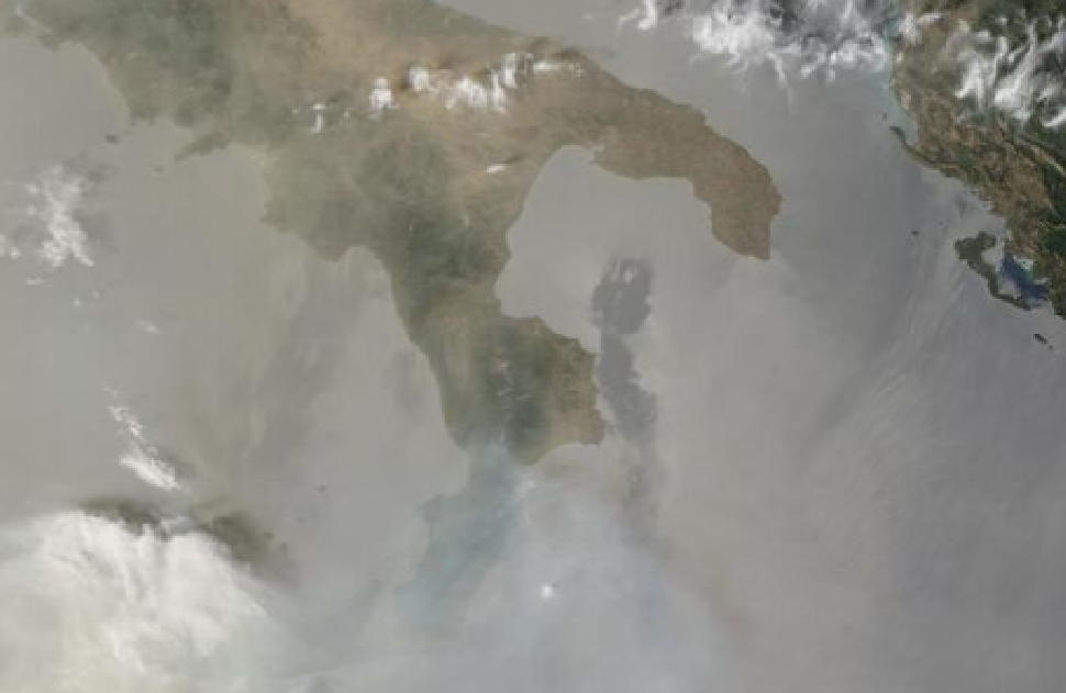 Caldo infernale: Cosenza soffoca sotto la bolla africana. Toccati i 44.5°C nella Valle del Crati, in città e a Rende 43°C 54 Sabbia deserto