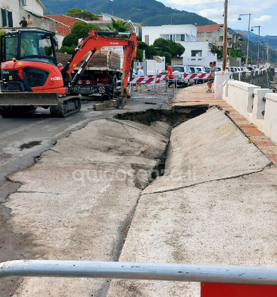 San Lucido, sprofonda tratto di strada e si apre una voragine sul lungomare. Area chiusa per la messa in sicurezza 56 San Lucido cede tratto di strada sul Lungomare