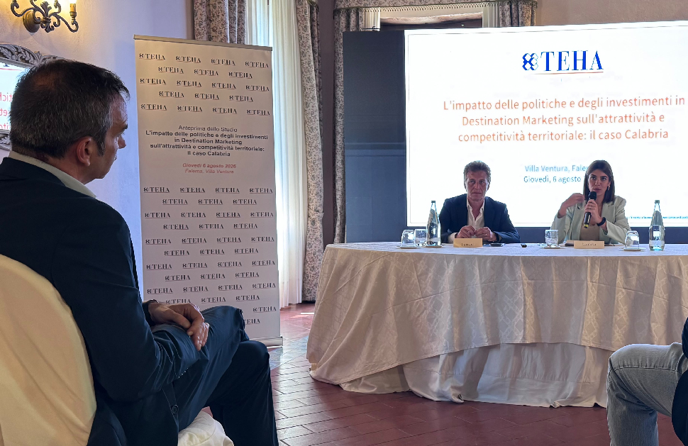 Turismo in Calabria da record: 2,4 miliardi spesi dai visitatori nel 2025, +45% di turisti stranieri e secondo posto in Italia 55 Turismo in Calabria Thea