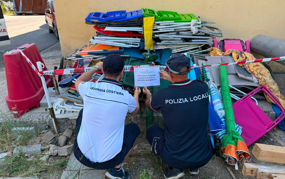 Villapiana Furbetti ombrellone posto prima fila sequestro