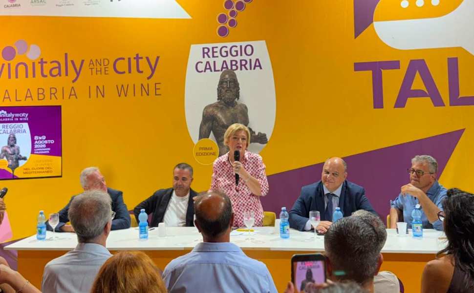 Vinitaly and the City a Reggio Calabria: un esordio da record tra vino, cultura e oltre 60mila presenze 56 Vinitaly and the City a Reggio Calabria Calderone