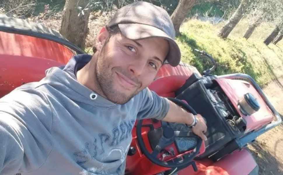 Tragedia sul lavoro: muore meccanico di 31 anni, schiacciato da un’auto in officina 52 ambulanza Anthony Ierano meccanico deceduto cinquefrondi 02