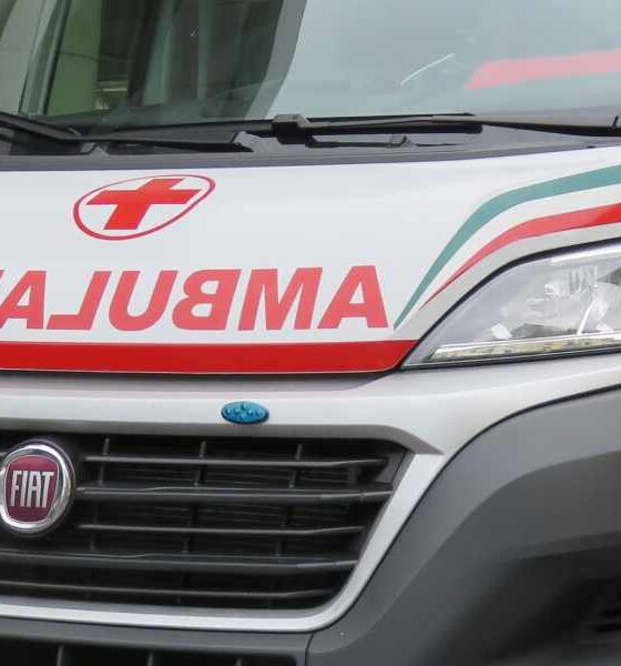 ambulanza - incidente tra rende e rose