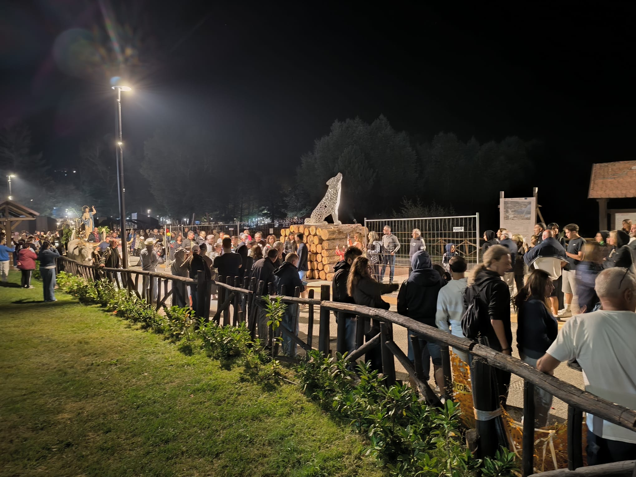 Lorica: rifiuti e lungolago chiuso che diventa un paradosso 53 Lorica: rifiuti e lungolago chiuso che diventa un paradosso