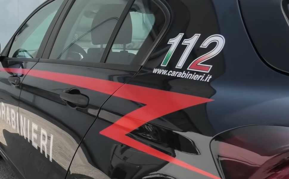 Tragedia sul lavoro: muore meccanico di 31 anni, schiacciato da un’auto in officina 213 carabinieri officina meccanico deceduto cinquefrondi 01