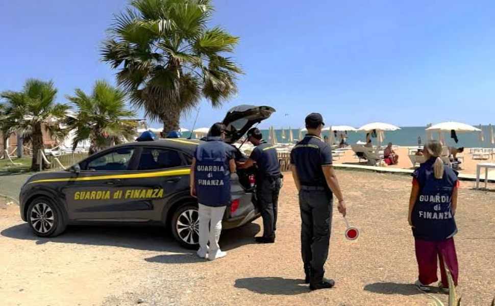 Estate e controlli, 4 stabilimenti nel mirino della Guardia di Finanza: irregolarità su demanio e prodotti ittici 213 controlli guardia di finanza stabilimenti kr