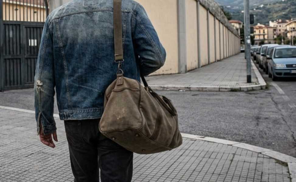 Cosenza: dal carcere alla strada. La lettera dolorosa «ho pagato i miei errori, nessuno mi tende una mano» 51 cosenza - lettera - 50enne uscito dal carcere