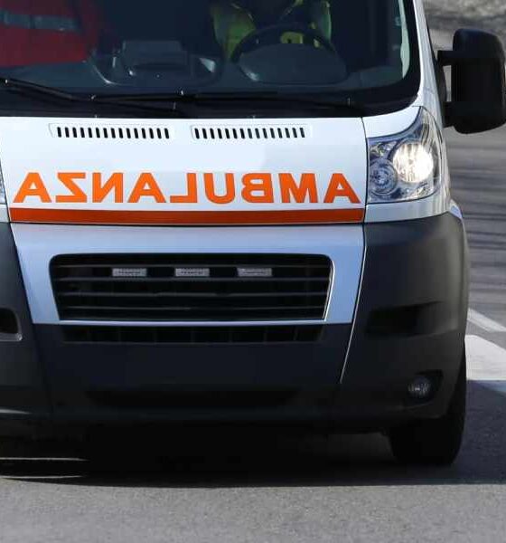incidente ambulanza 13enne ferito