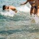 Mandatoriccio, malori dopo il bagno in mare: sale a 25 il numero dei bambini ricoverati 53 mandatoriccio-bambini-mare